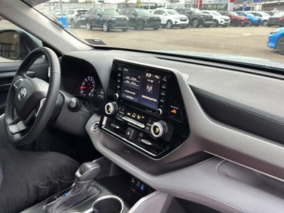2022 Toyota Highlander LE