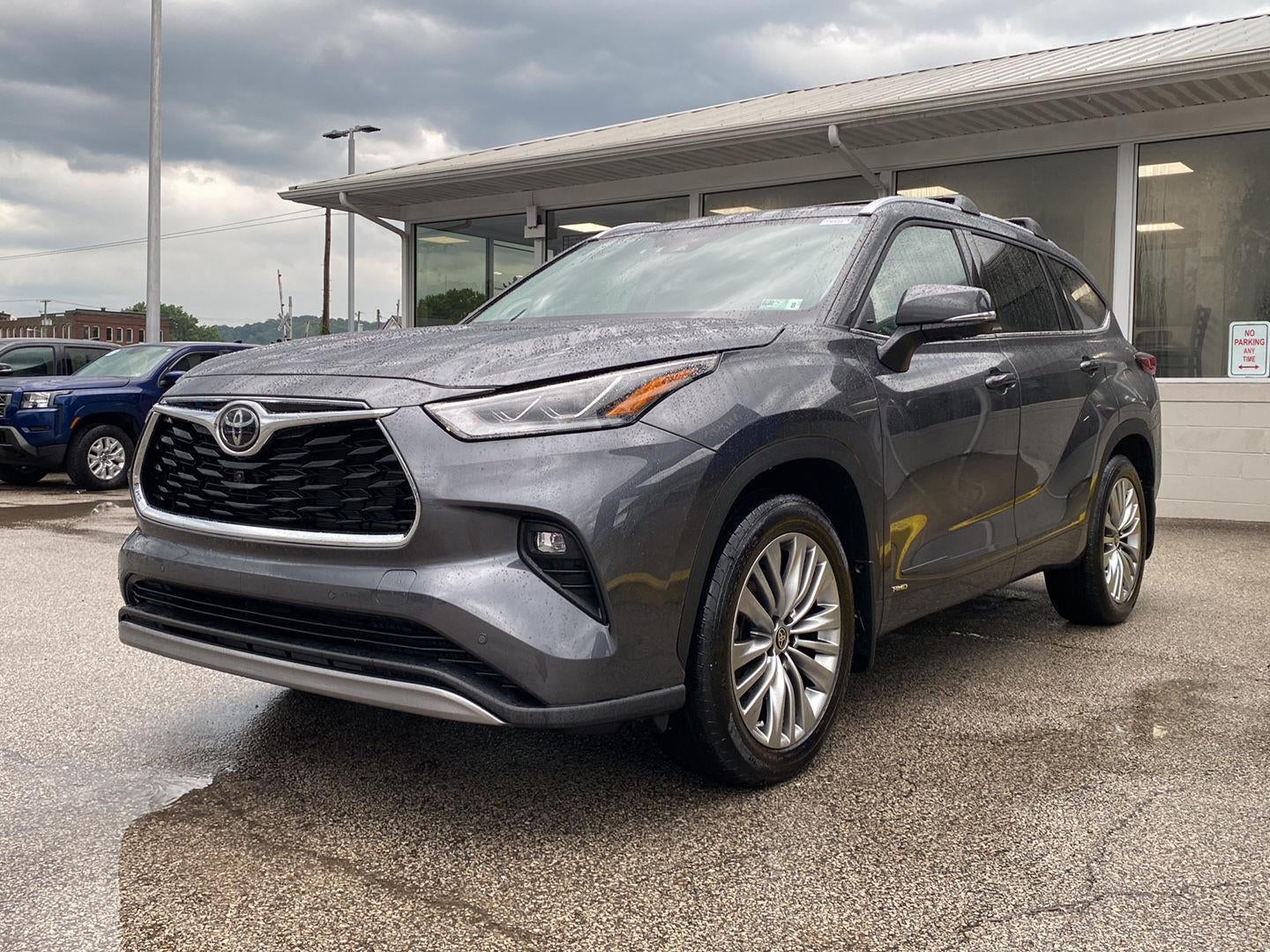 2025 Toyota Highlander Hybrid Platinum