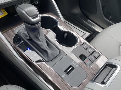 2025 Toyota Highlander Hybrid Platinum