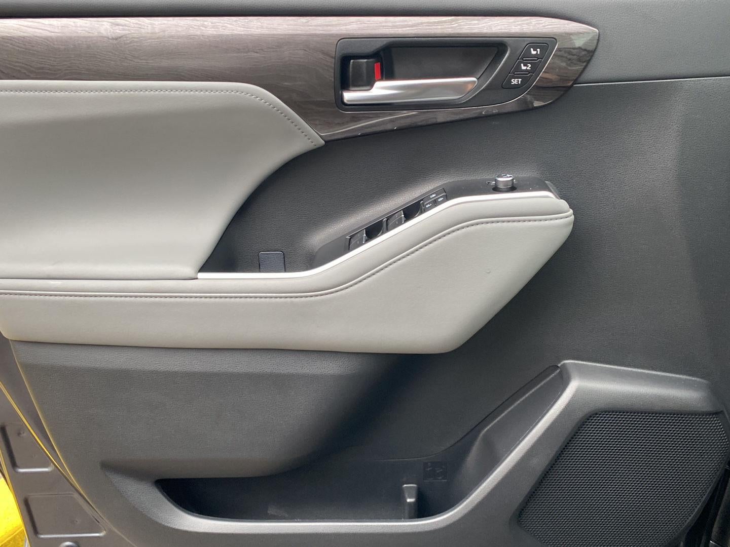 2025 Toyota Highlander Hybrid Platinum
