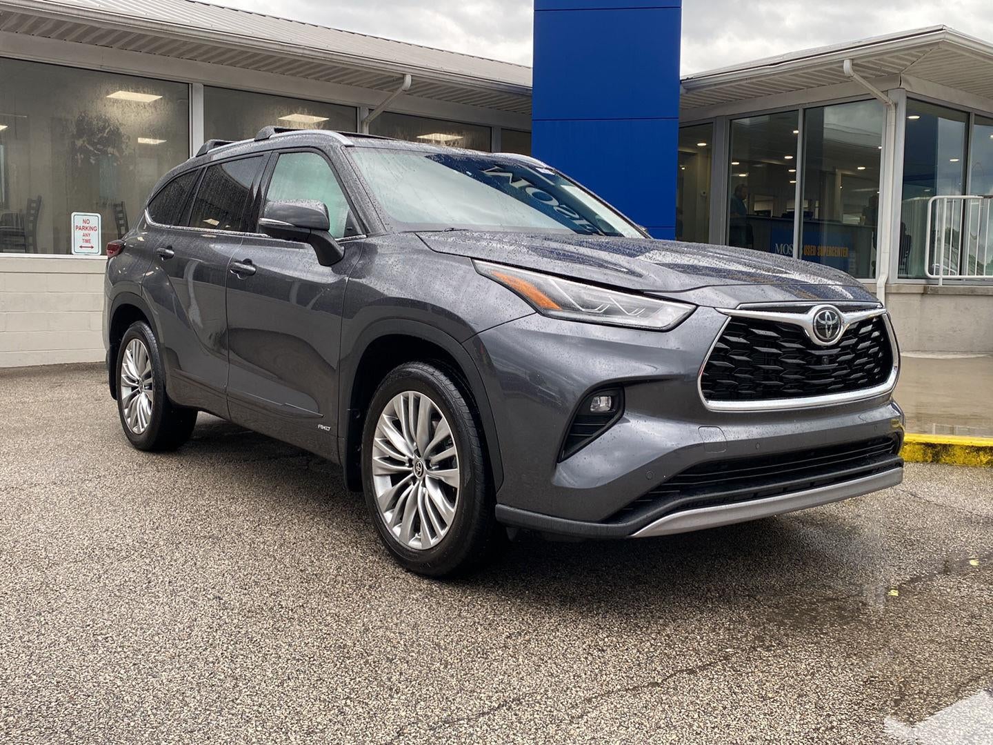 2025 Toyota Highlander Hybrid Platinum