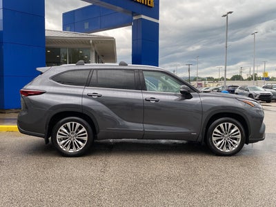2025 Toyota Highlander Hybrid Platinum