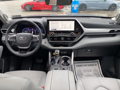 2025 Toyota Highlander Hybrid Platinum