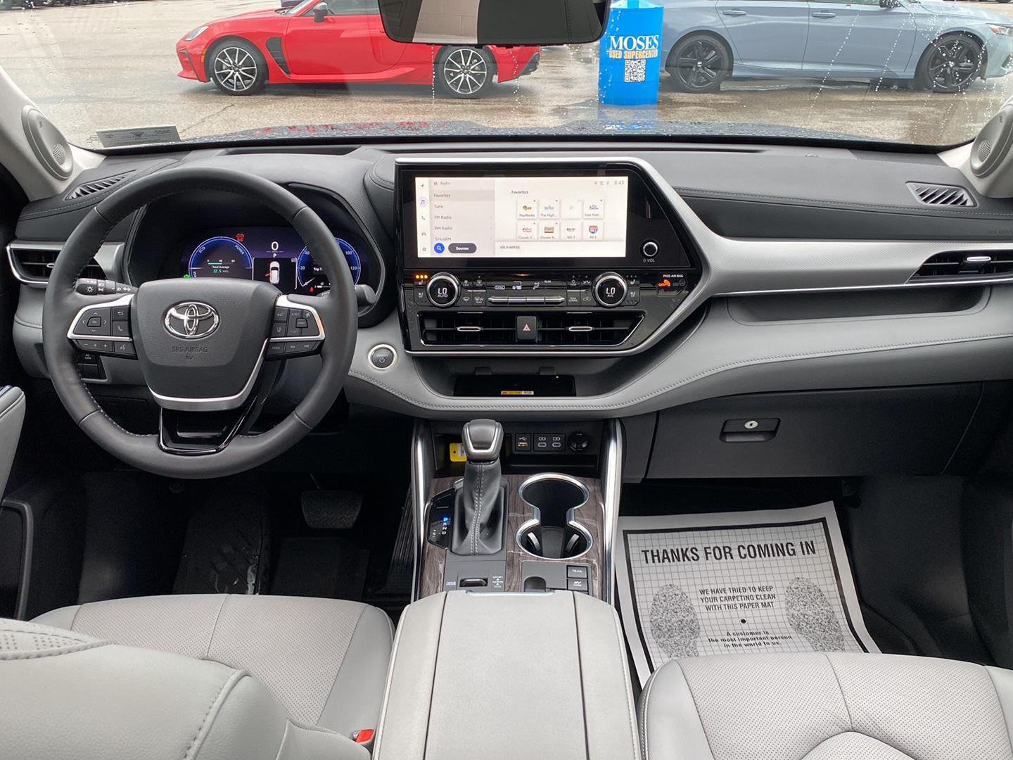 2025 Toyota Highlander Hybrid Platinum
