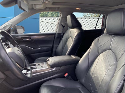 2021 Toyota Highlander Hybrid Platinum