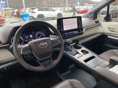 2022 Toyota Sienna Platinum 7 Passenger