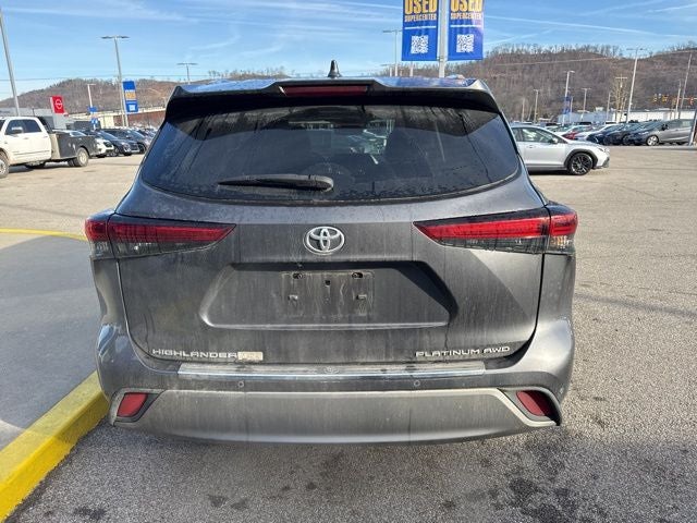 2022 Toyota Highlander Platinum