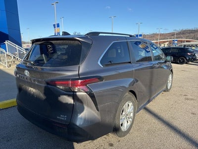 2022 Toyota Sienna XLE 7 Passenger