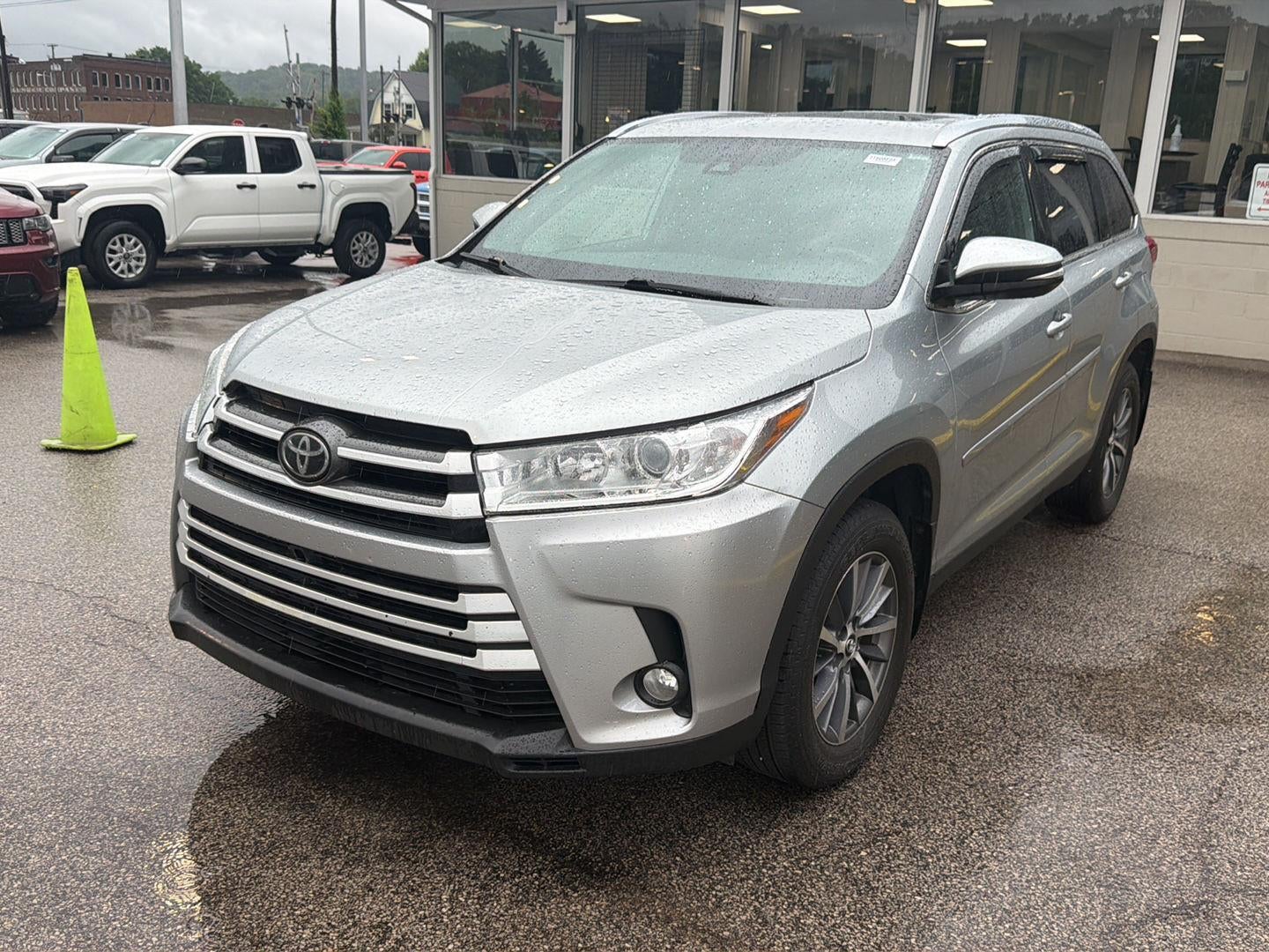 2019 Toyota HIGHLANDER Base