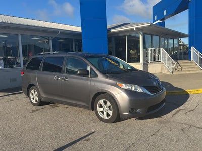 2014 Toyota Sienna LE 8-Passenger