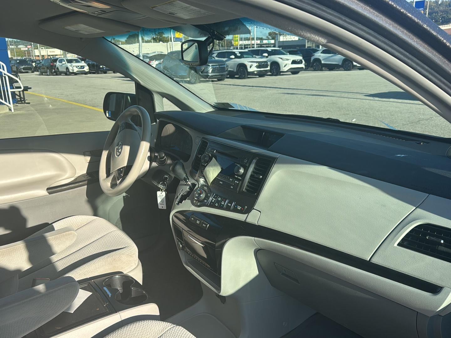 2014 Toyota Sienna LE 8-Passenger