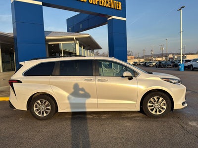 2022 Toyota Sienna XLE 7-Passenger
