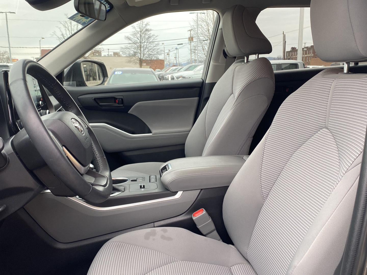 2022 Toyota Highlander LE