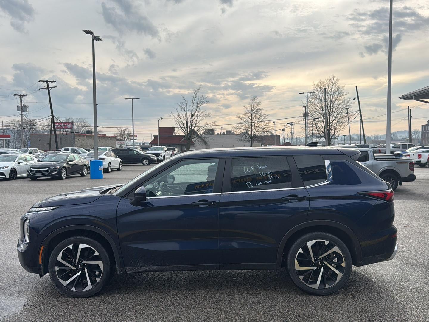 2024 Mitsubishi Outlander SE