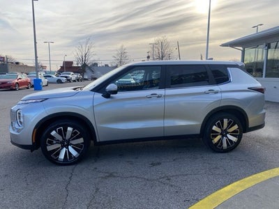 2025 Mitsubishi Outlander SE