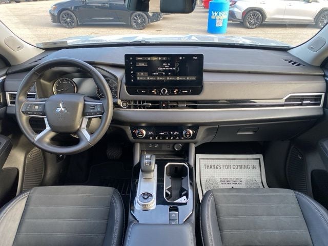 2025 Mitsubishi Outlander SE