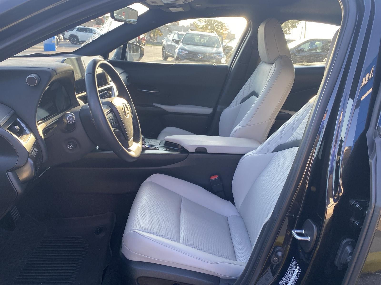 2025 Lexus UX UX 300h Premium