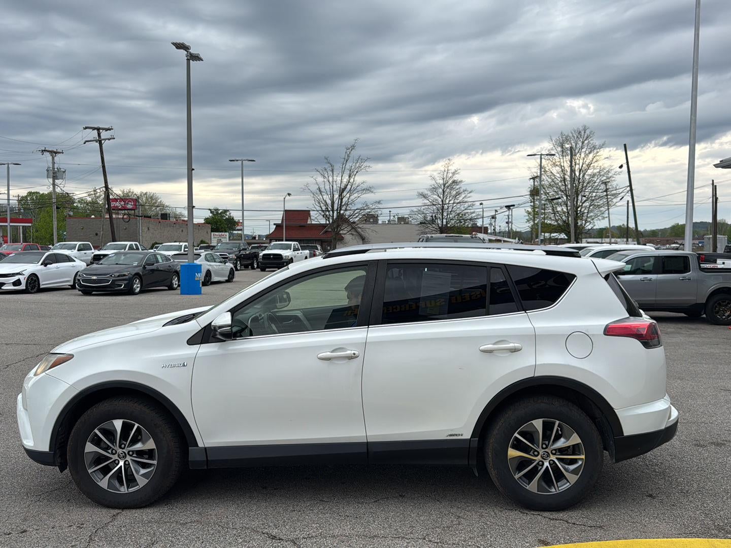 2017 Toyota RAV4 Hybrid XLE