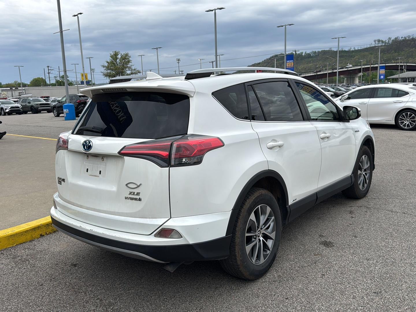2017 Toyota RAV4 Hybrid XLE