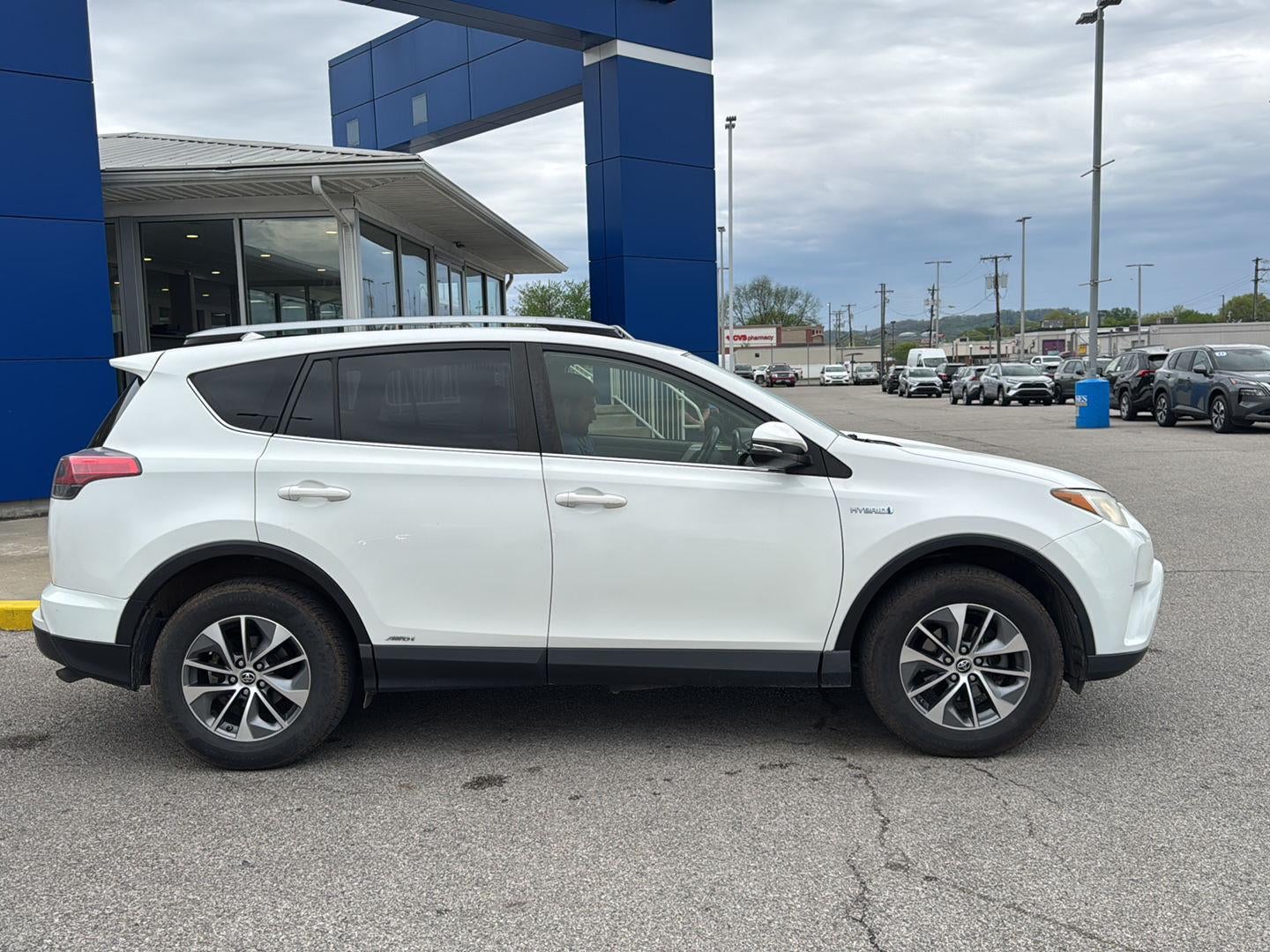 2017 Toyota RAV4 Hybrid XLE