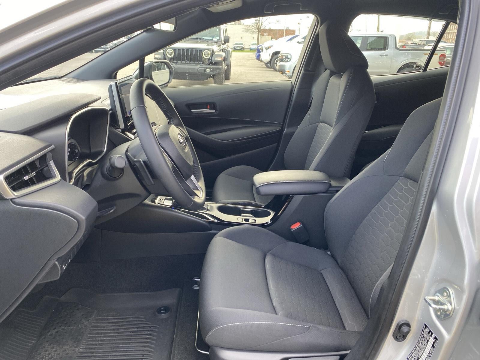 2025 Toyota Corolla Hatchback SE