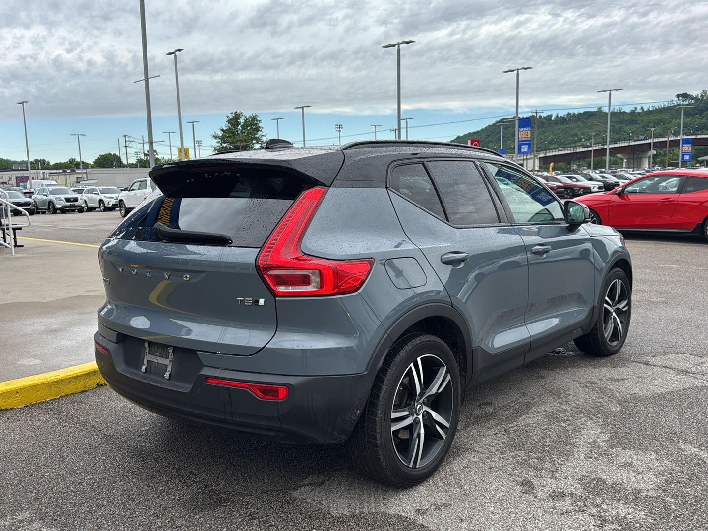2021 Volvo XC40 R-Design