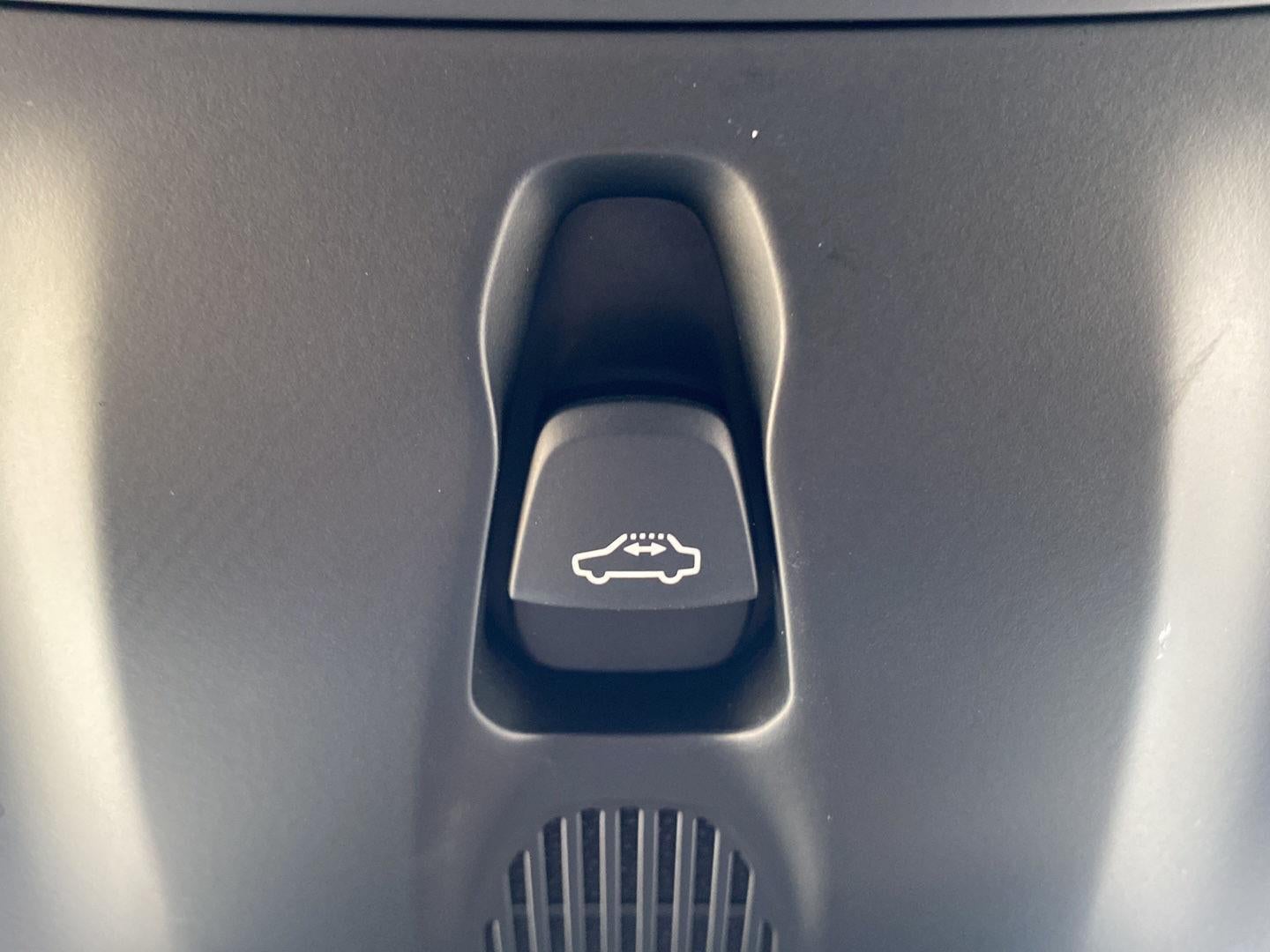 2021 Volvo XC40 R-Design